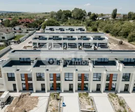Townhouse, COJUȘNA