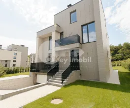 Casă, Botanica, PĂȘUNILOR