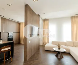 Penthouse, Centru, MELESTIU