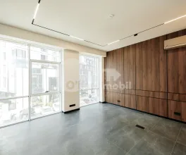 Oficiu, Buiucani, GHENADIE IABLOCIKIN