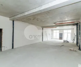 Spațiu comercial, STRĂȘENI