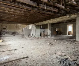 Spațiu comercial, STRĂȘENI