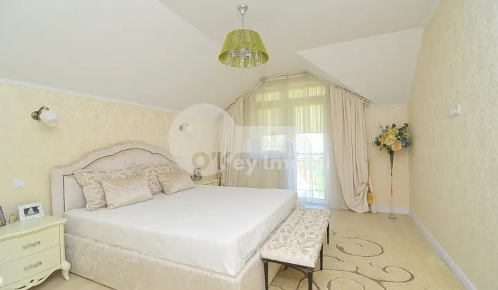 Casă, Centru, MOARA ROȘIE