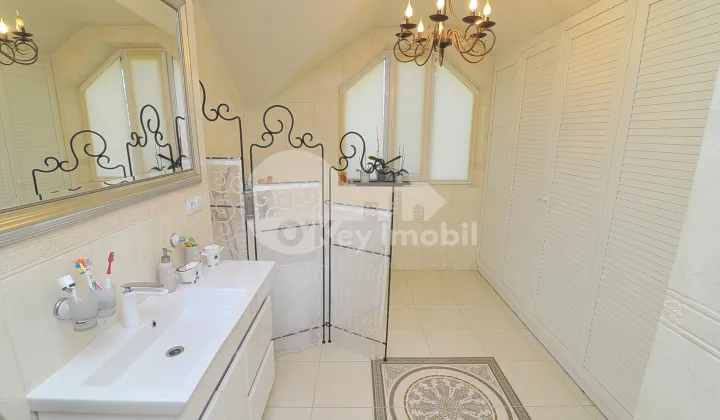 Casă, Centru, MOARA ROȘIE